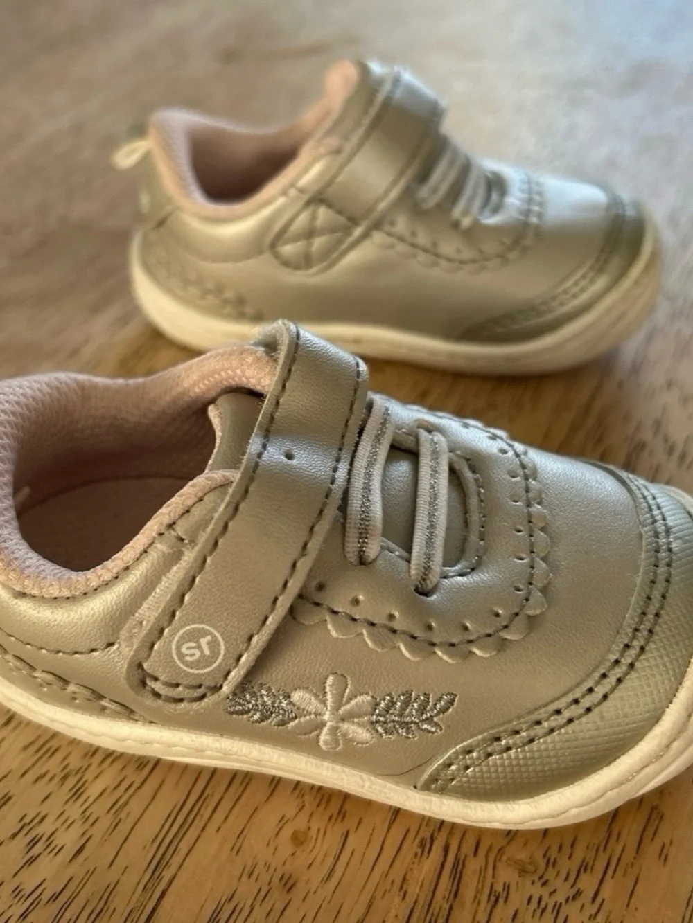Stride Rite 360 SR TAYE 2.0 Natalia Infant shoe Sz. 4M, Gently Used.